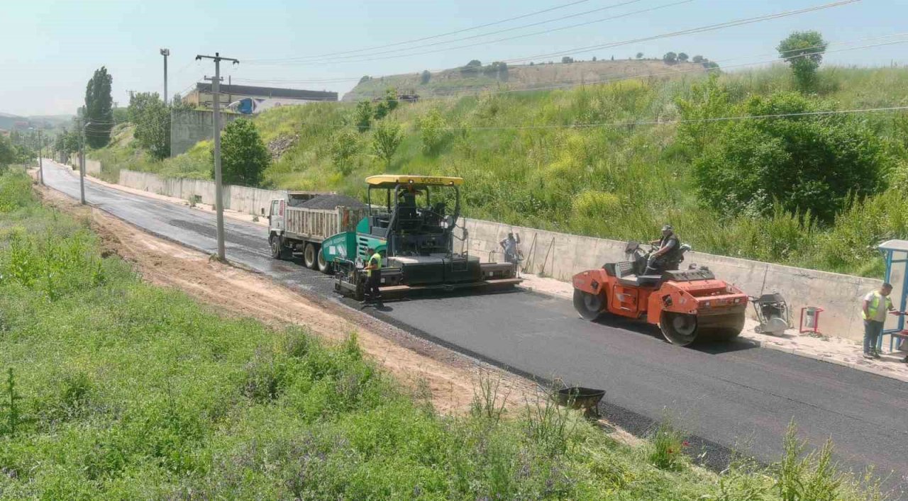 Başkan Bakkalcıoğlu “asfalt çalışmalarını ihtiyaç görülen her yerde gece gündüz sürdüreceğiz”