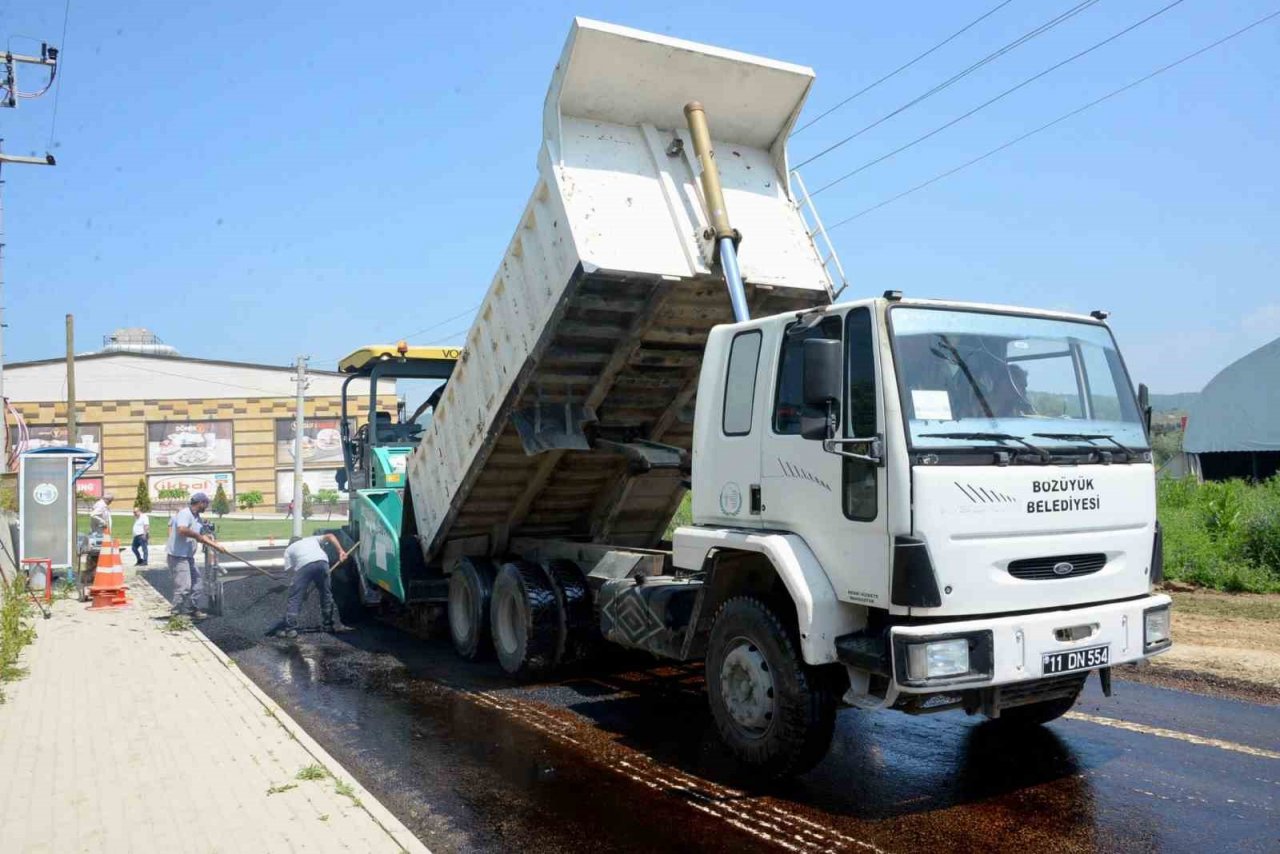 Başkan Bakkalcıoğlu “asfalt çalışmalarını ihtiyaç görülen her yerde gece gündüz sürdüreceğiz”