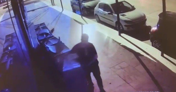 Sandalye hırsızı kamerada