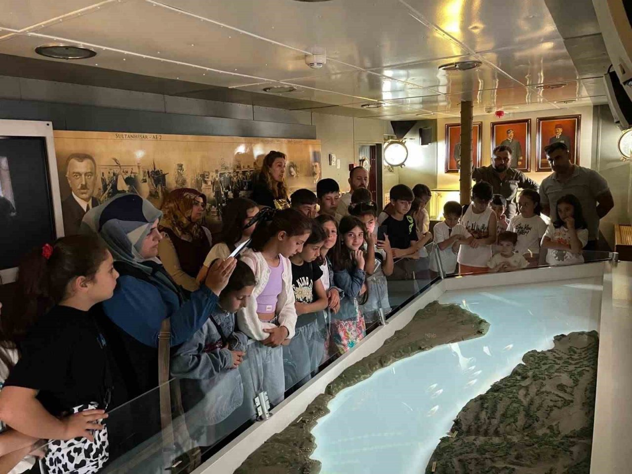 TCG Nusret Mayın Müze Gemisi Hopa Limanında ziyaretçilerini ağırladı