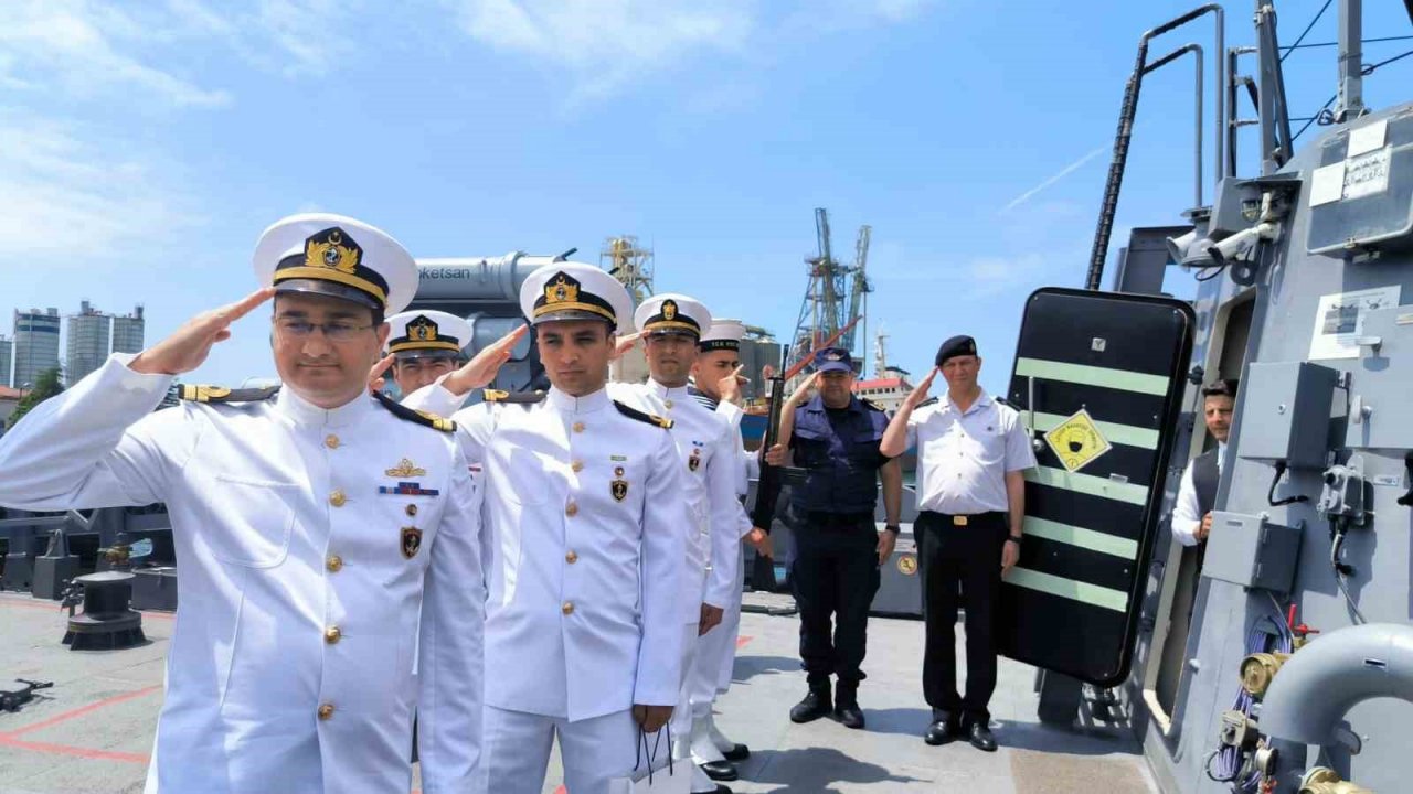 TCG Nusret Mayın Müze Gemisi Hopa Limanında ziyaretçilerini ağırladı