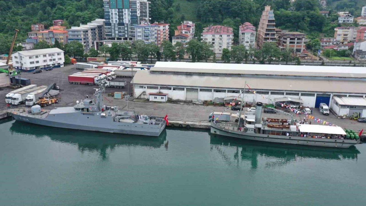 TCG Nusret Mayın Müze Gemisi Hopa Limanında ziyaretçilerini ağırladı