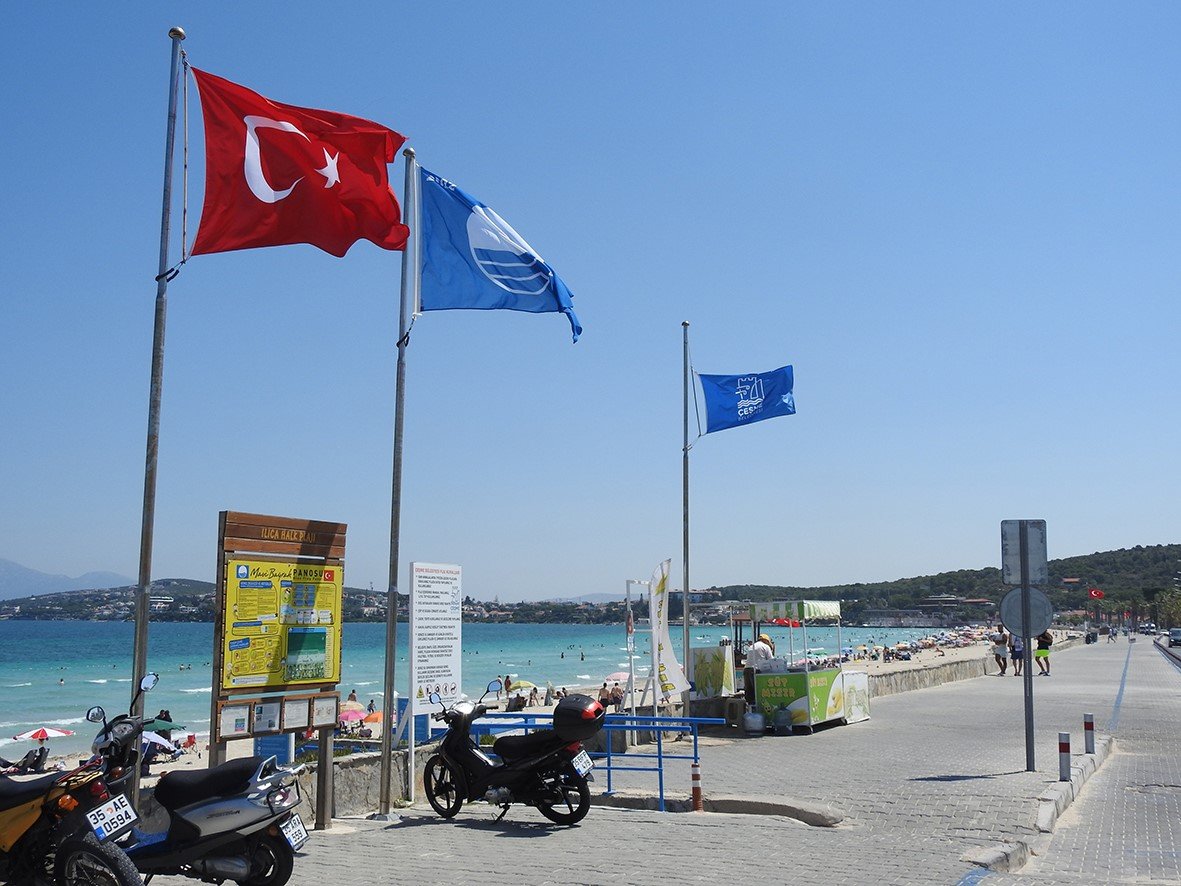 Çeşme 2023 sezonuna 14 mavi bayraklı plajı ile giriyor