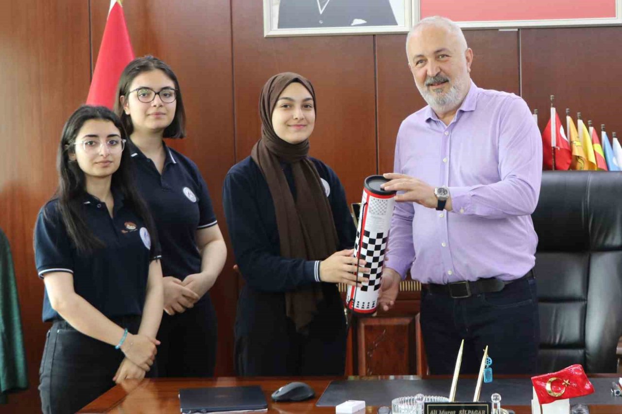 Başkan Silpagar’dan atık pil şampiyonlarına ödül