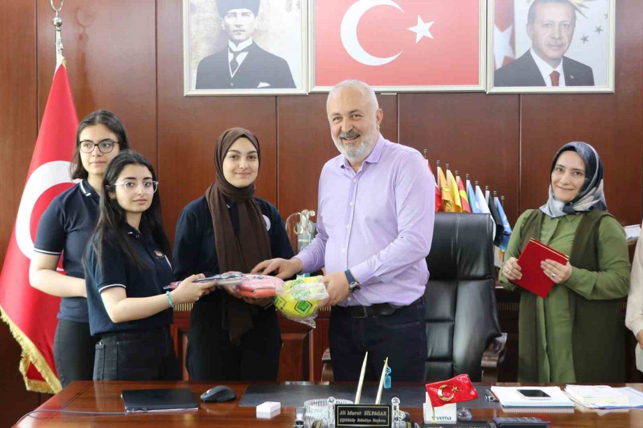 Başkan Silpagar’dan atık pil şampiyonlarına ödül