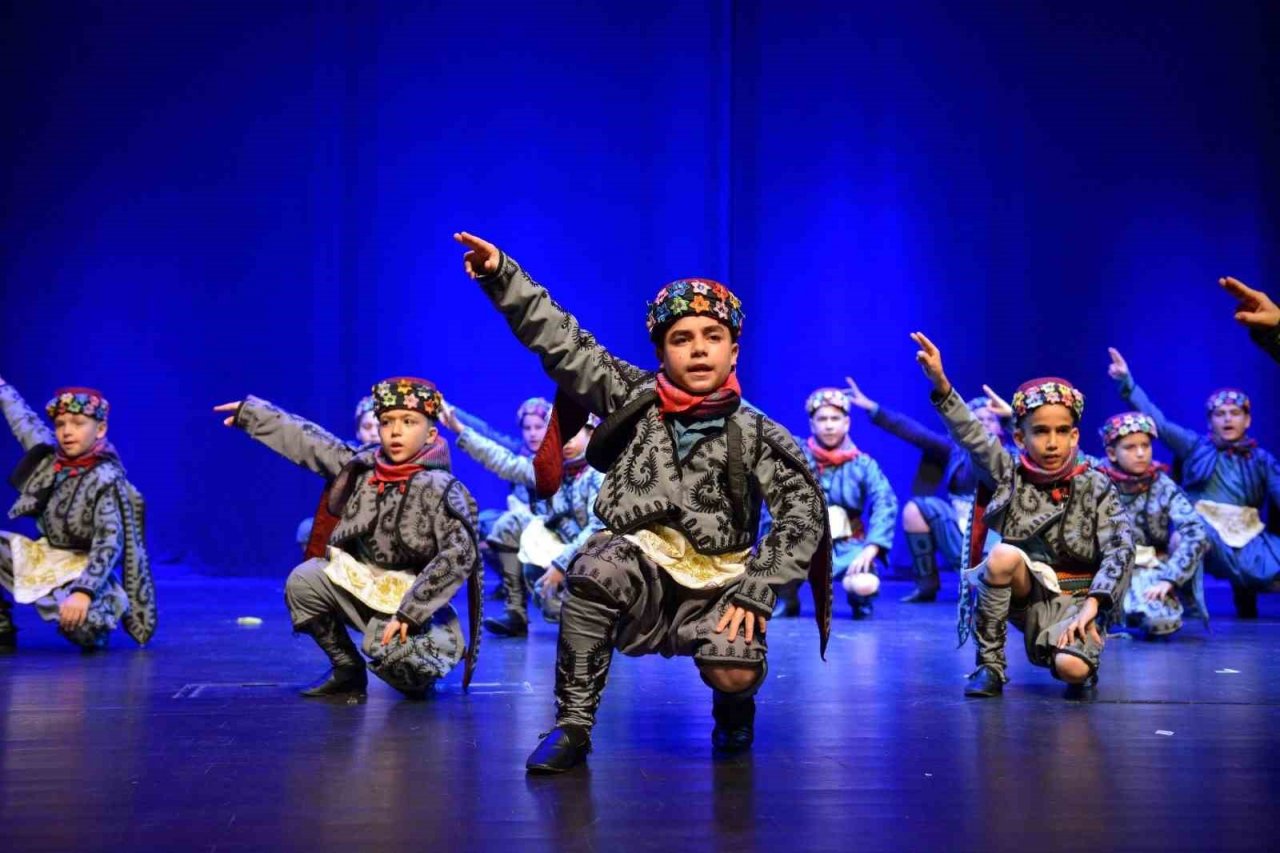 Kurtuluş hikayesi halk danslarıyla anlatıldı