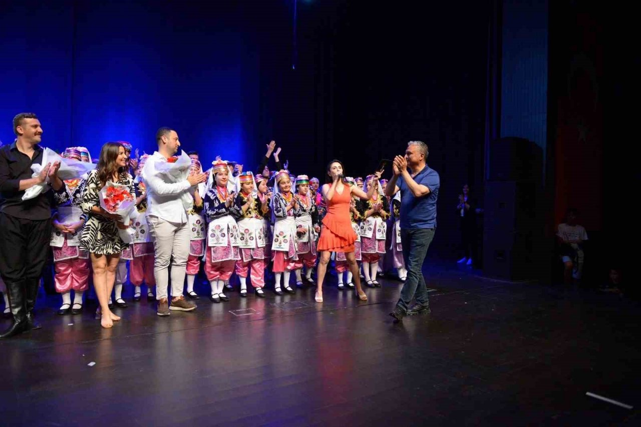 Kurtuluş hikayesi halk danslarıyla anlatıldı