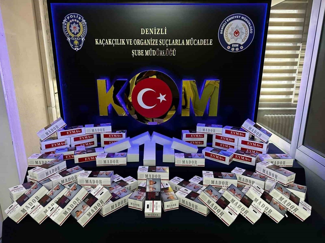 Kaçak cinsel ilaç, alkol ve tütünü satamadan yakalandılar