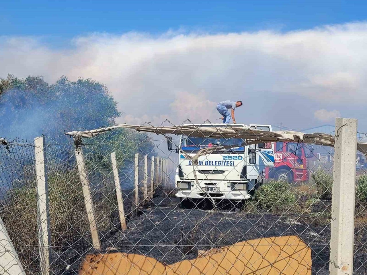 Didim’de sanayide çıkan yangın korkuttu