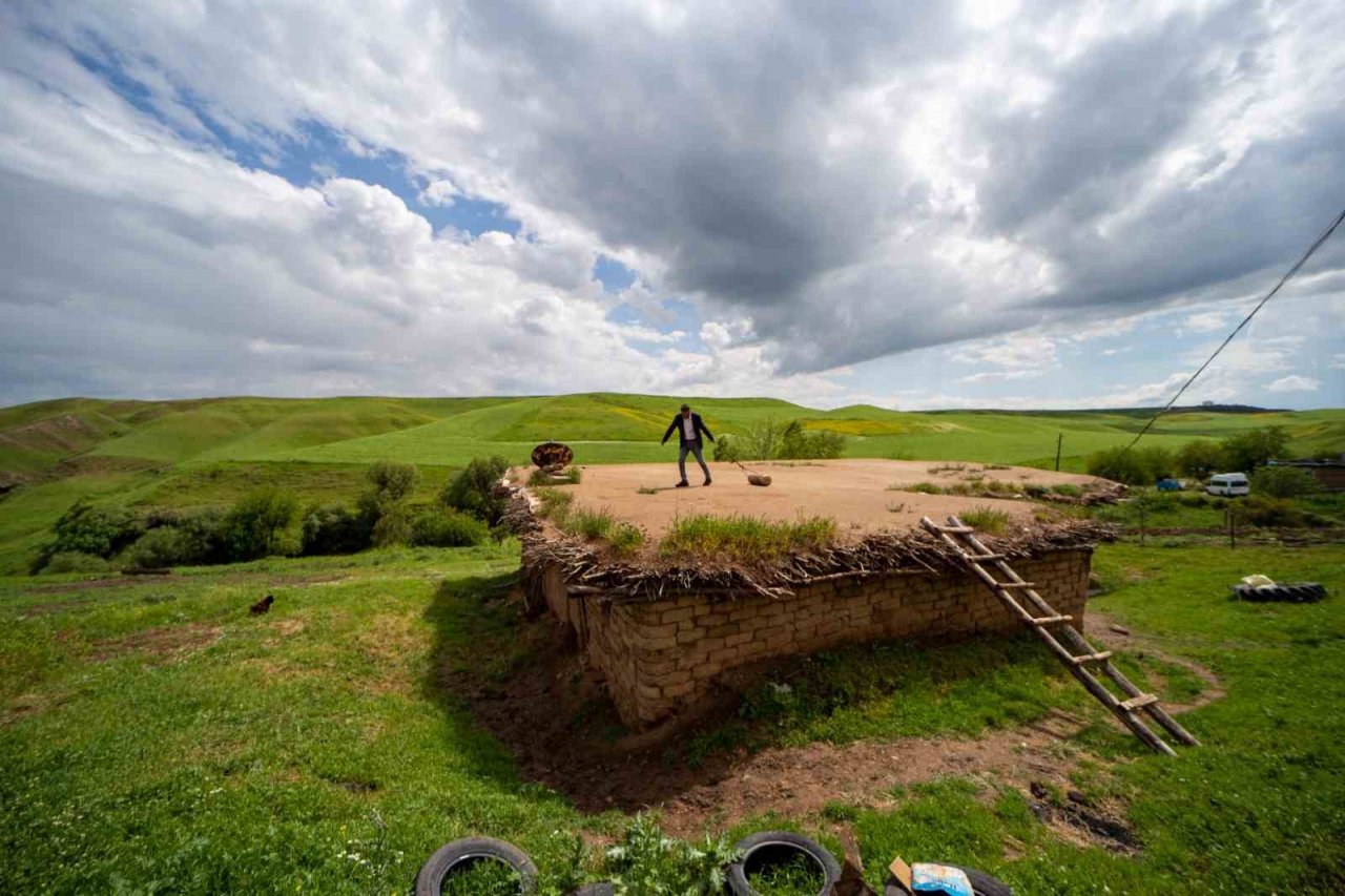 Anadolu’nun kerpiç evleri fotoğraflanıyor