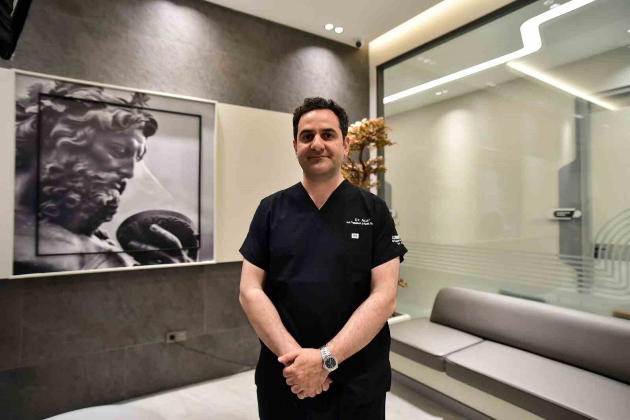 Dünyaca ünlü futbolcu Ronaldinho saç bakımı için İstanbul’a geldi