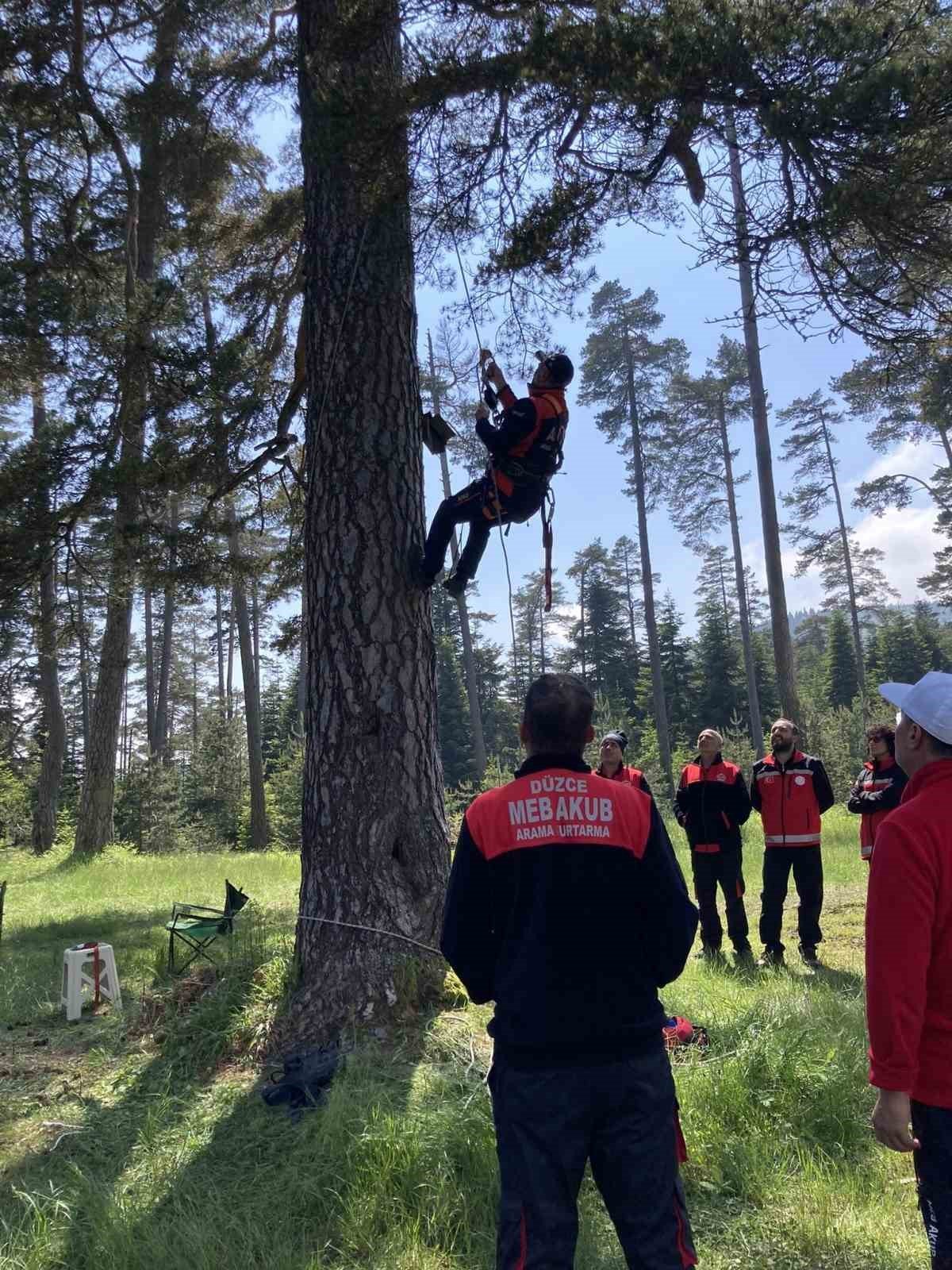 Eğitimcilerden kurulu arama kurtarma ekibi tatbikat yaptı
