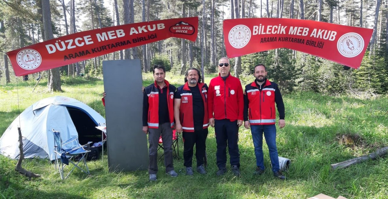 Eğitimcilerden kurulu arama kurtarma ekibi tatbikat yaptı