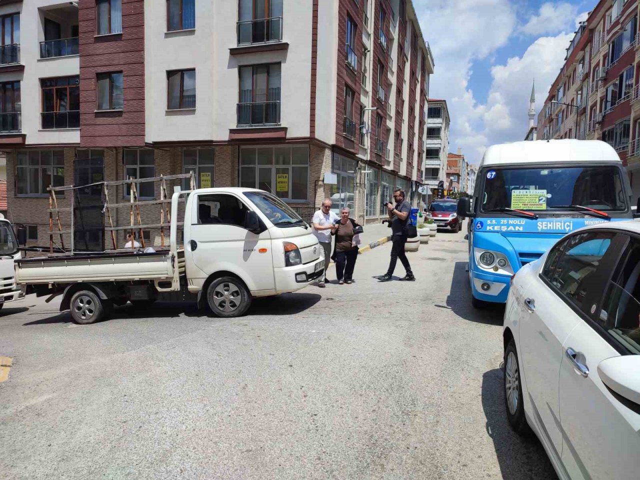 Keşan’da hayatından endişe edilen yaşlı kadın çarşıdan gelince yakınları rahat nefes aldı