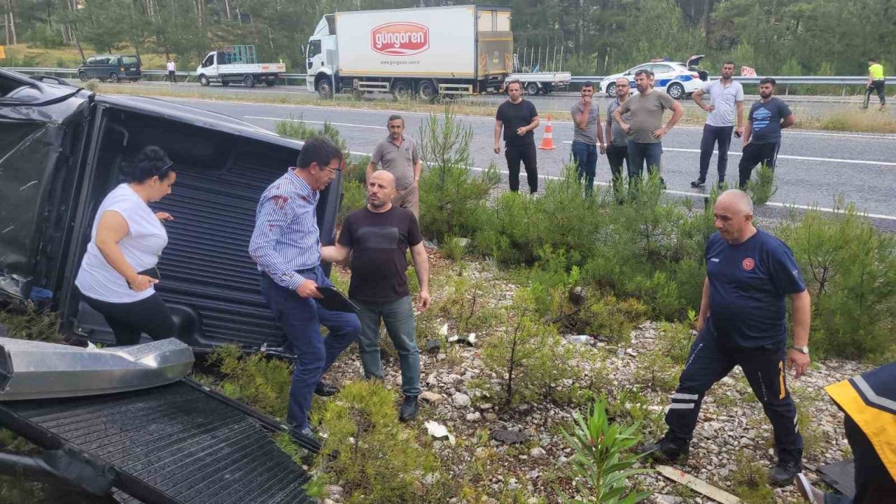 Eski Bakan Zeybekci kazada yaralandı