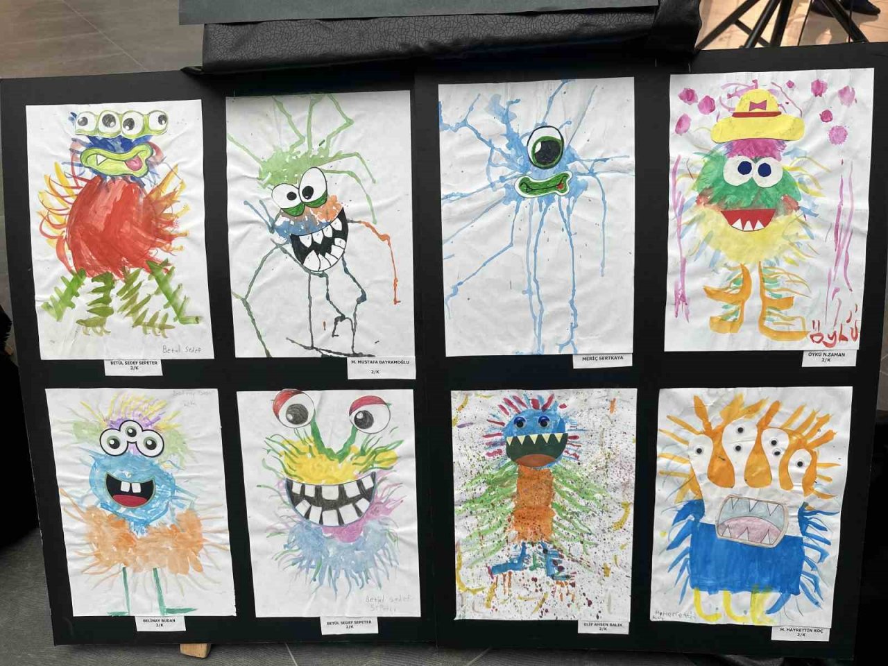 Minik öğrencilerin yıl sonu resim sergisi beğeni topladı