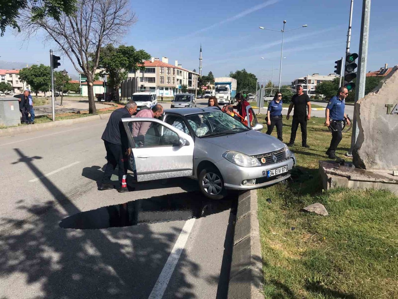 Otomobilin çarptığı bisiklet sürücüsü hayatını kaybetti