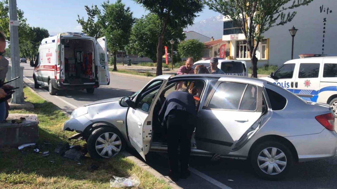 Otomobilin çarptığı bisiklet sürücüsü hayatını kaybetti