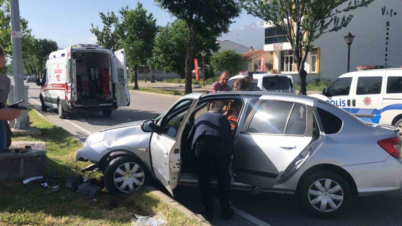 Otomobilin çarptığı bisiklet sürücüsü hayatını kaybetti