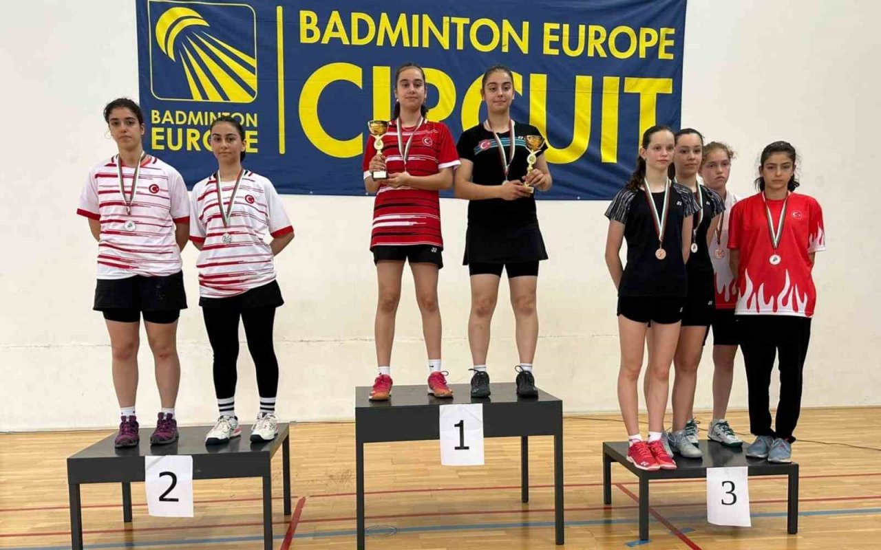 Erzincanlı badmintoncular Bulgaristan’da Türkiye’nin gururu oldu