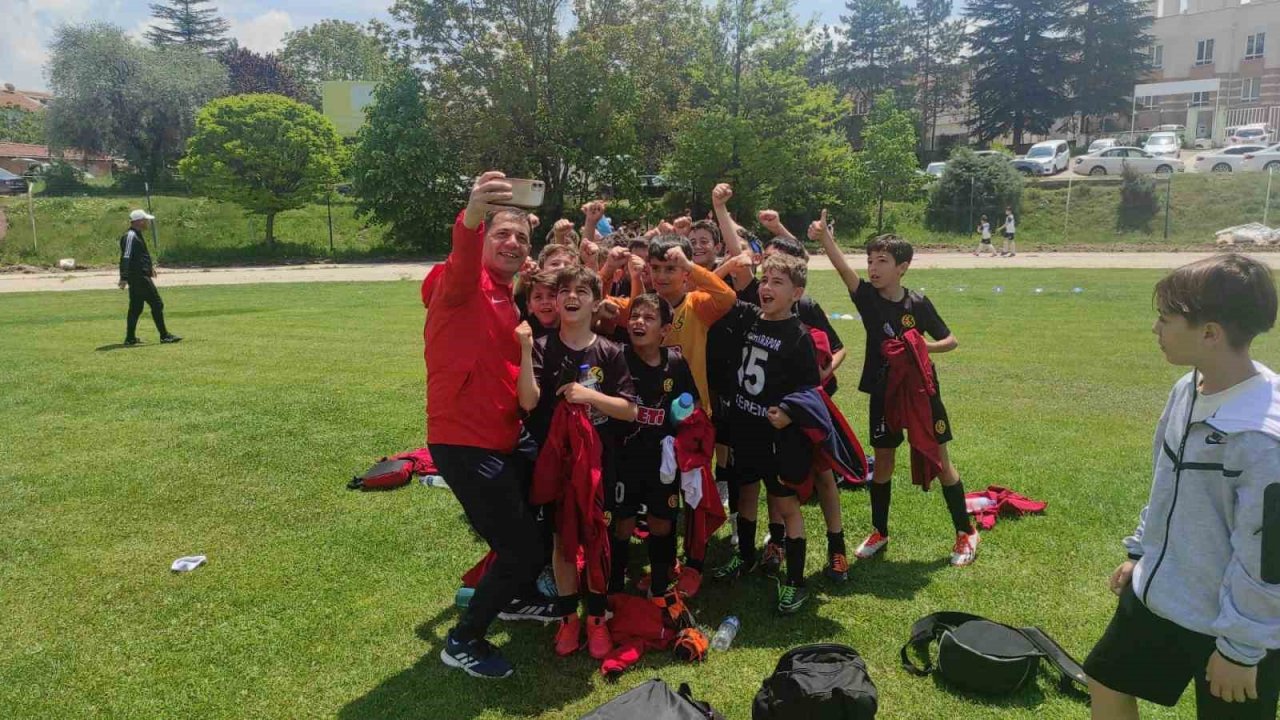 Es Es’in minikleri geleceğin yıldızları olmaya adaylar