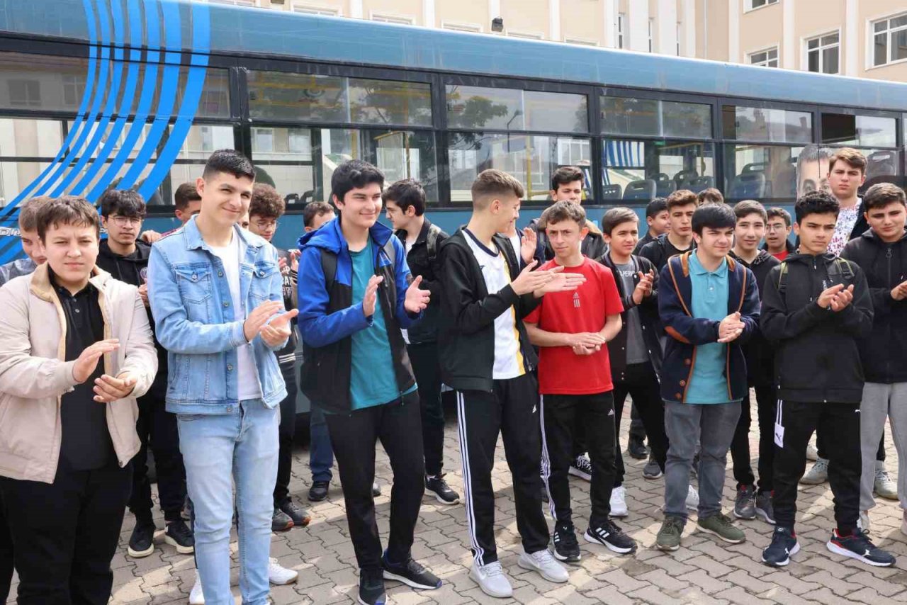 Gölbaşı Belediyesinden öğrencilere sinema etkinliği