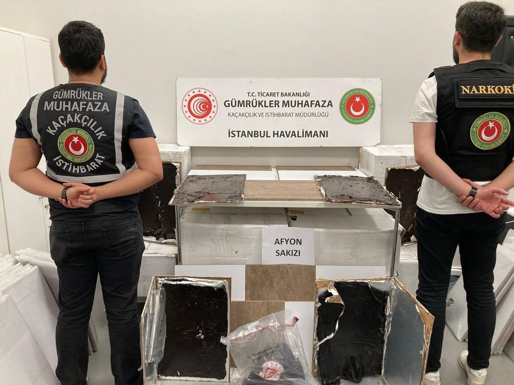 İstanbul Havalimanı’na kargoyla gelen suntalardan uyuşturucu çıktı