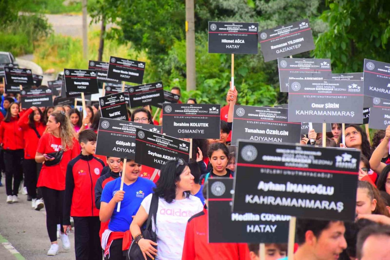 Depremde hayatını kaybeden sporcular ve vatandaşlar için saygı yürüyüşü yapıldı