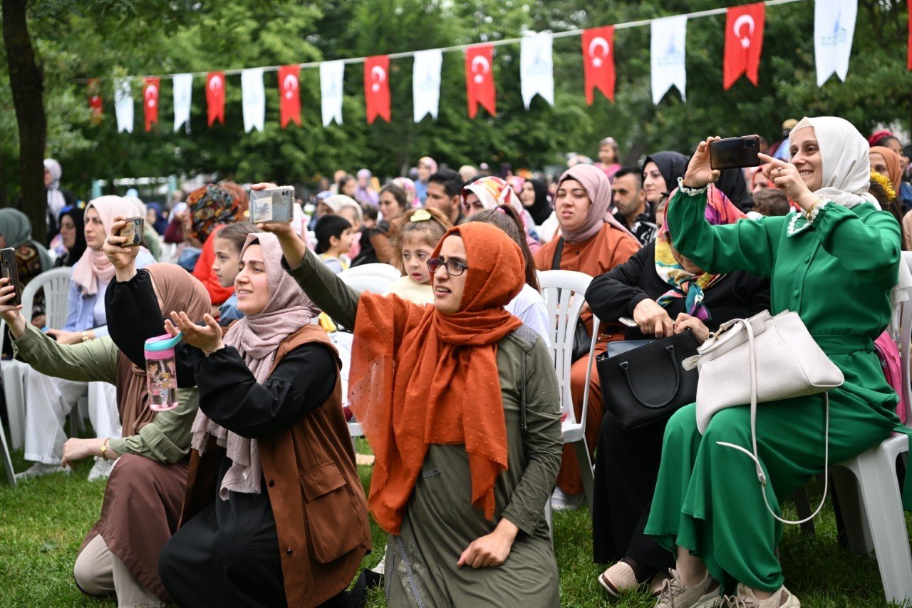 Minikler okudukları sure ve ilahilerle gönülleri fethetti