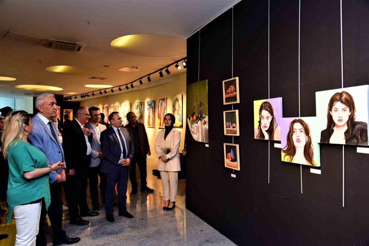 Üniversite öğrencilerinin mezuniyet sergisi sanatseverlerle buluştu