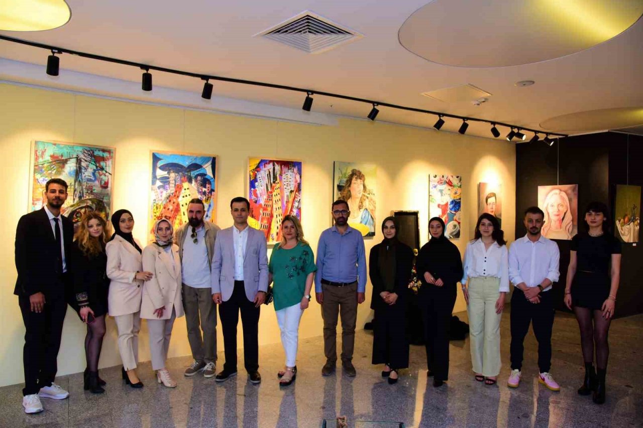 Üniversite öğrencilerinin mezuniyet sergisi sanatseverlerle buluştu