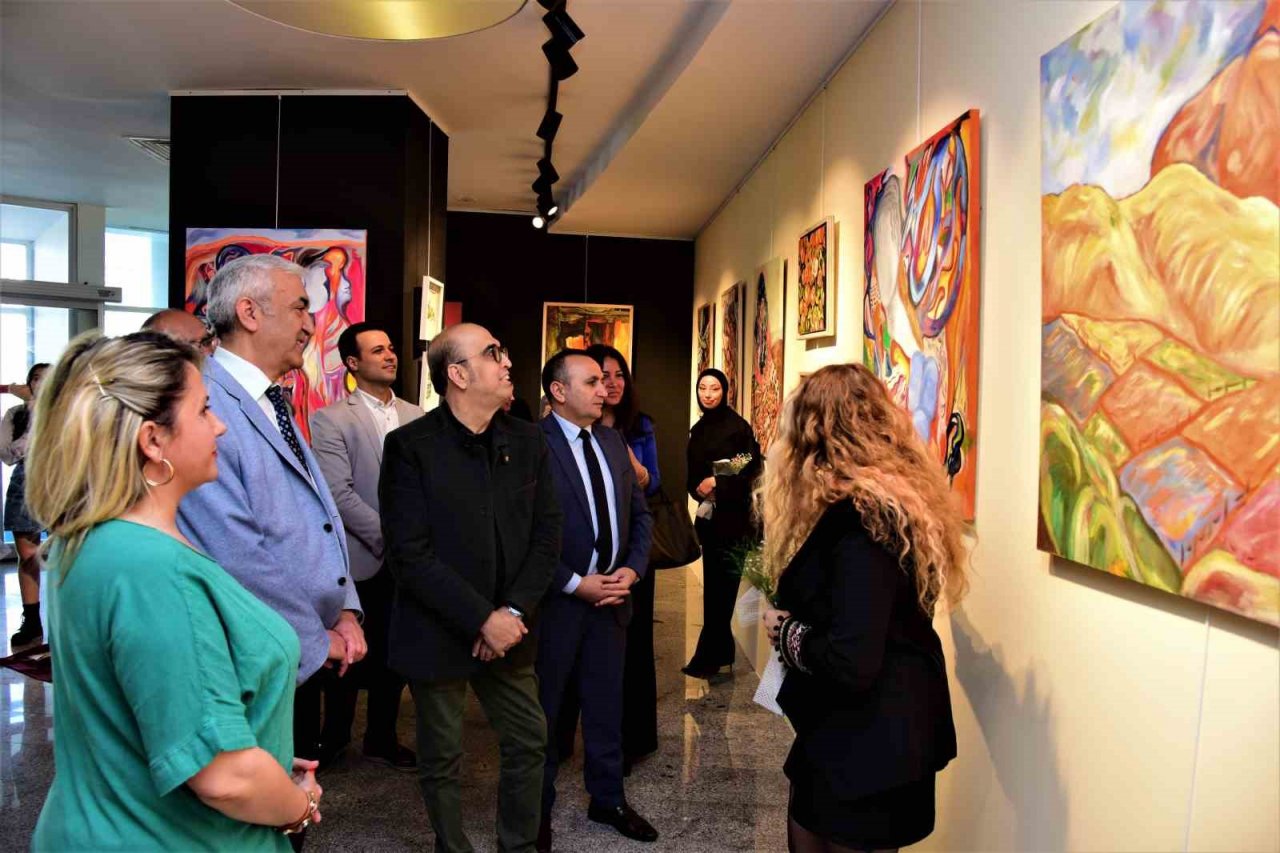 Üniversite öğrencilerinin mezuniyet sergisi sanatseverlerle buluştu