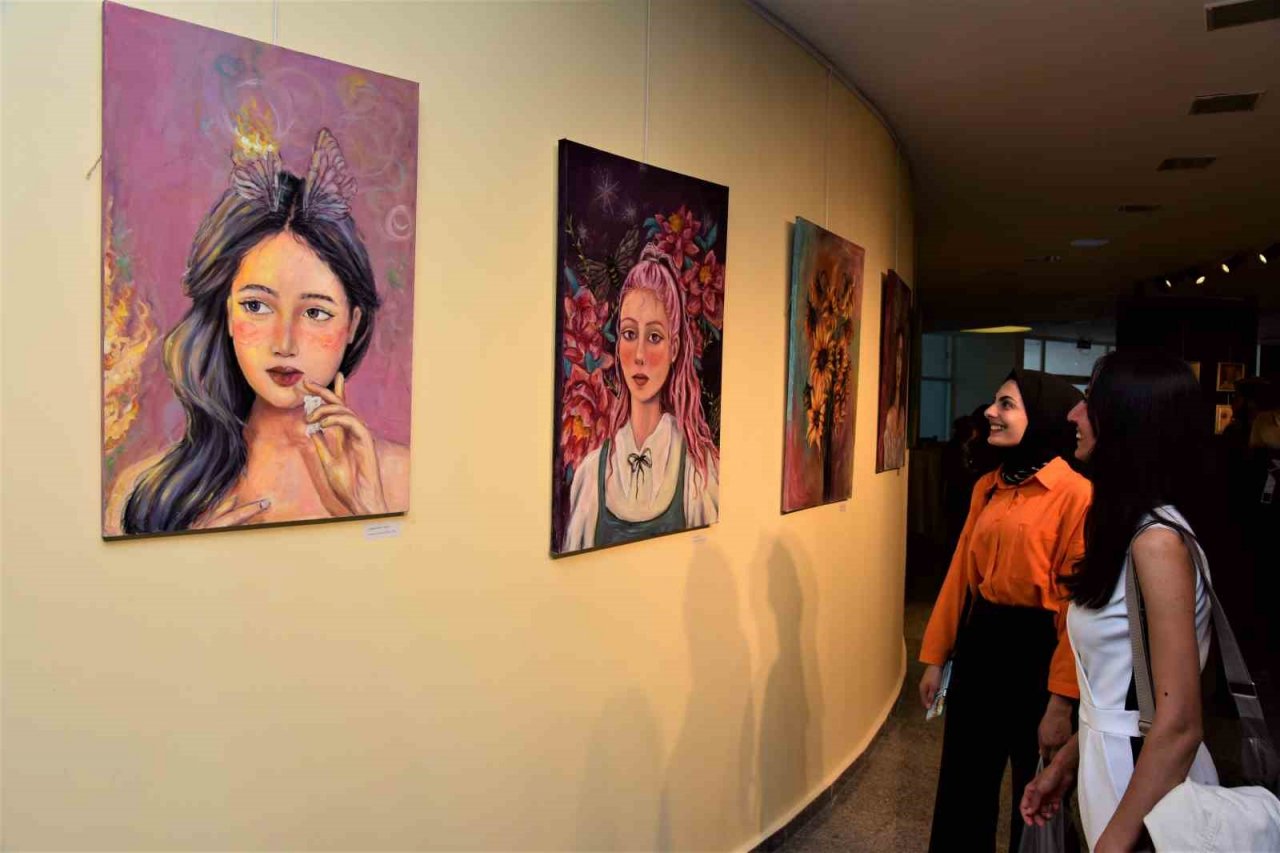 Üniversite öğrencilerinin mezuniyet sergisi sanatseverlerle buluştu