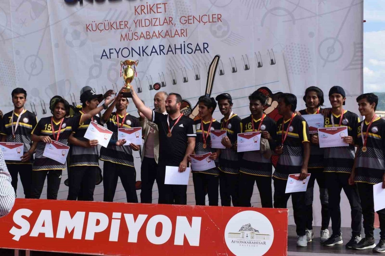 Ömer Halisdemir Anadolu İmam Hatip Lisesi, kriket Türkiye şampiyonu oldu