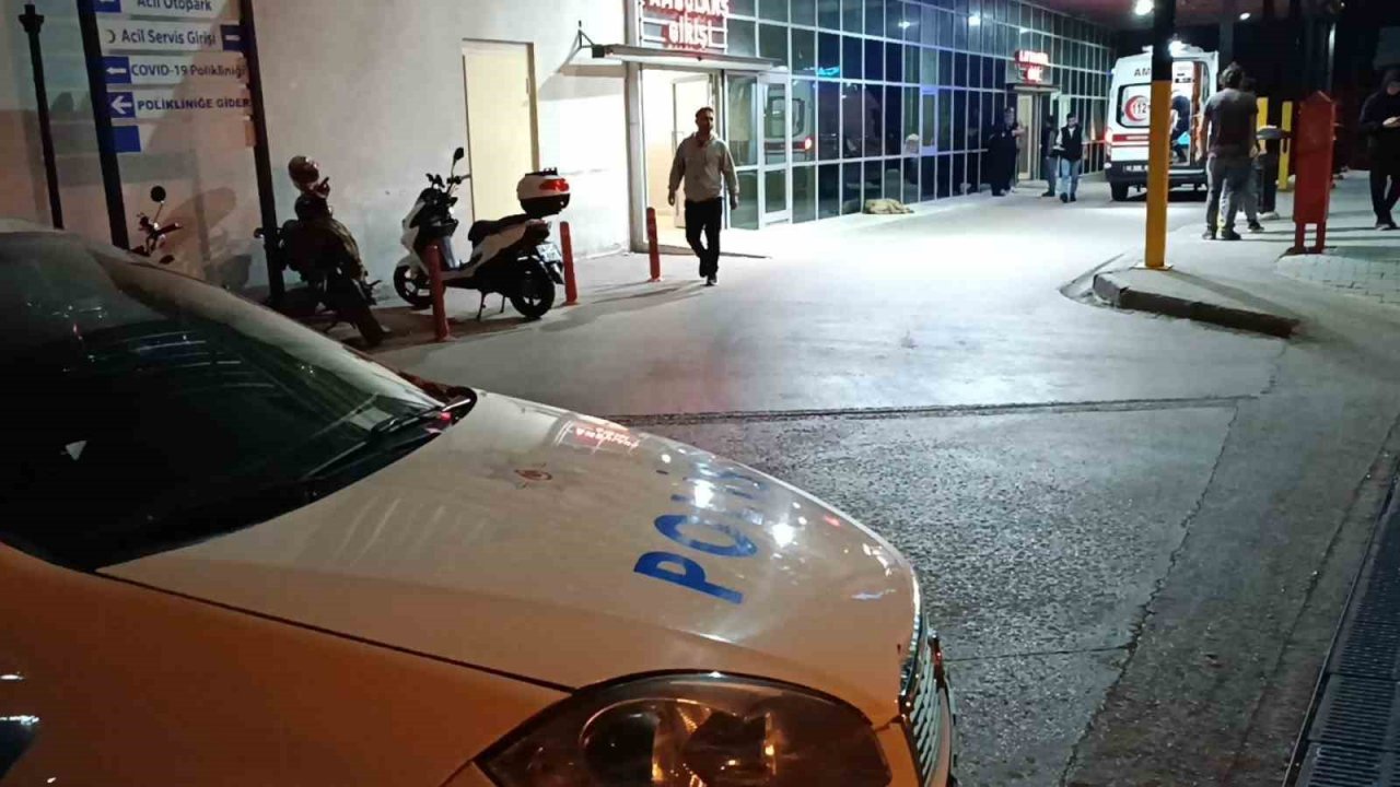 Kavga büyüdü, kafasında ve elinde kesiklerle hastaneye kaldırıldı