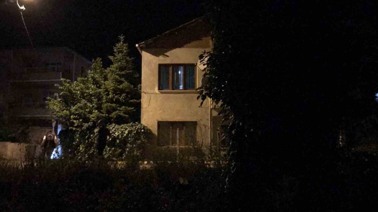 Evin duvarlarına mermiler isabet etti, ekipler harekete geçti