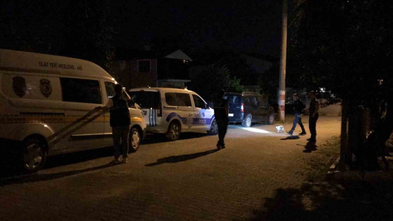 Evin duvarlarına mermiler isabet etti, ekipler harekete geçti