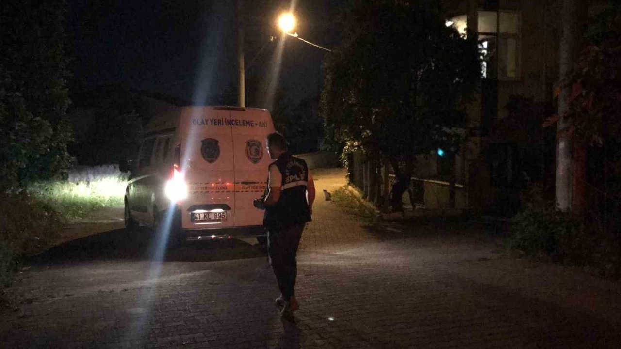 Evin duvarlarına mermiler isabet etti, ekipler harekete geçti