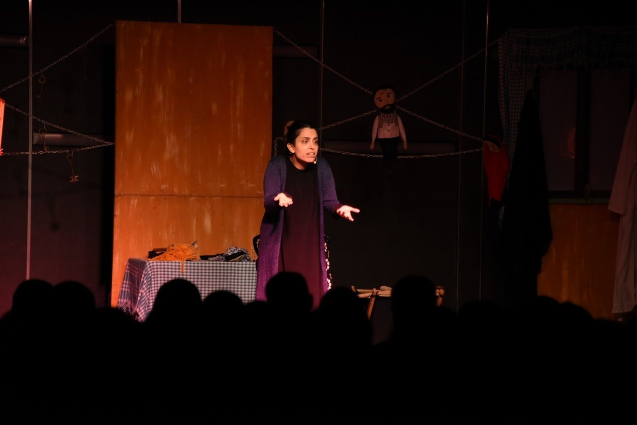 “Filistin Hakkında Konuşmalıyız” tiyatro gösterisi Karatay’da sahnelendi