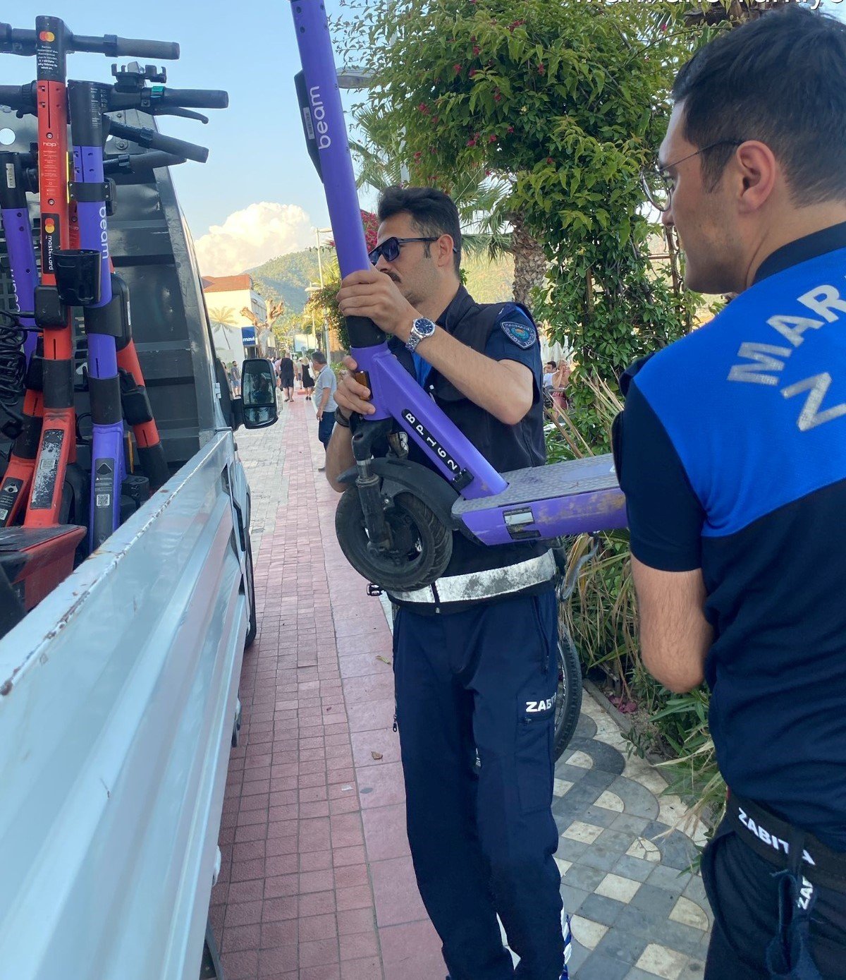 Marmaris’te zabıtadan scooter mesaisi