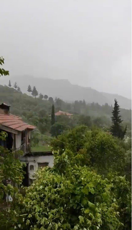 Muğla’da sağanak yağış etkili oldu