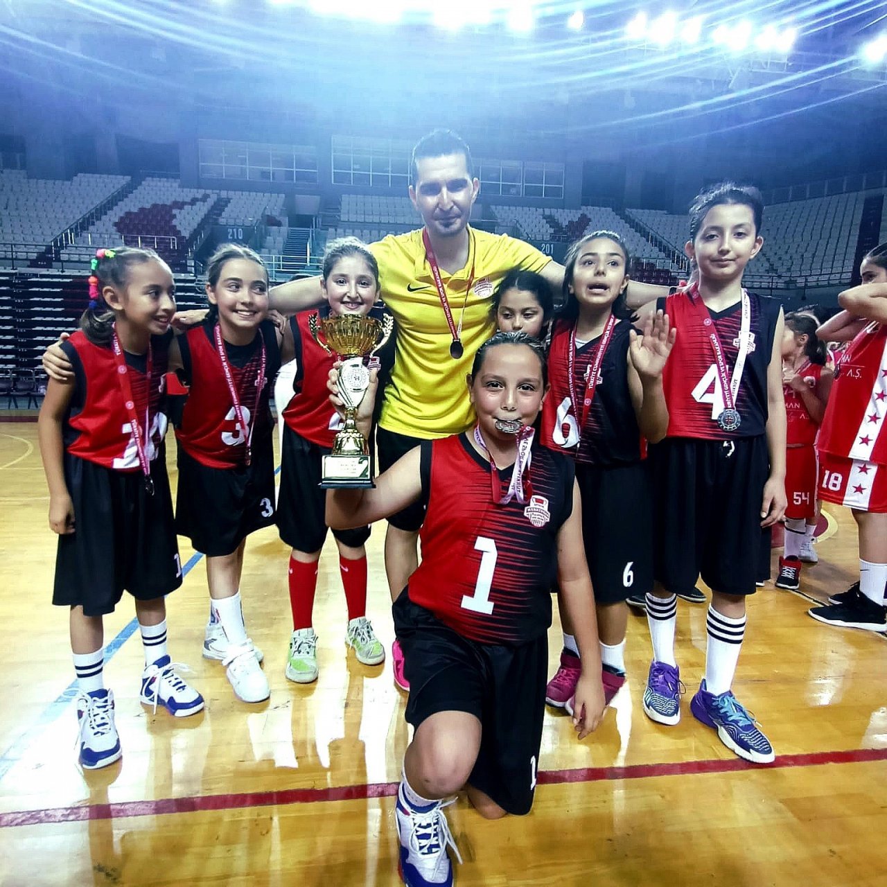 Küçük basketbolcular lig ikincisi