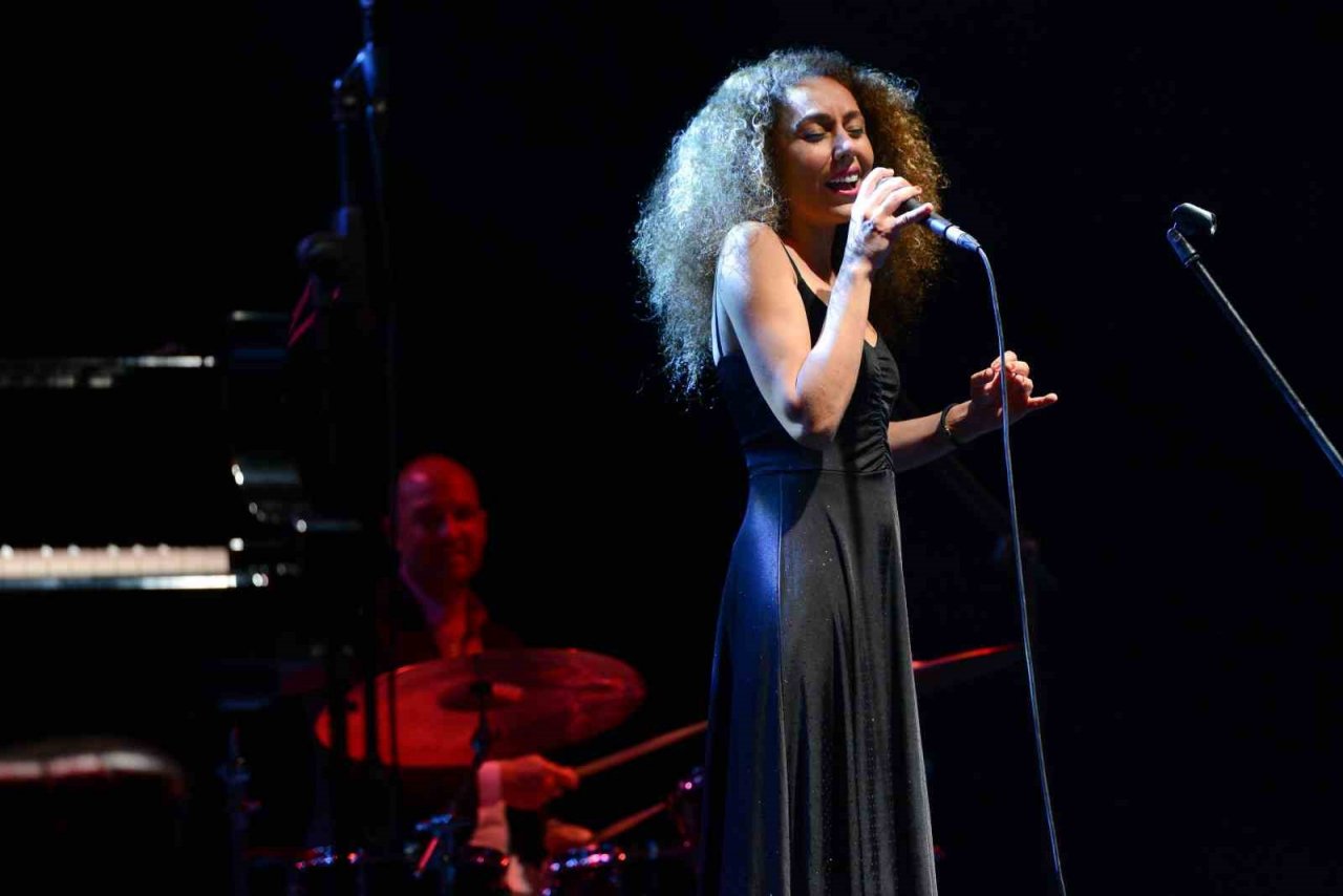 Ormanda caz müzikle keyifli gece