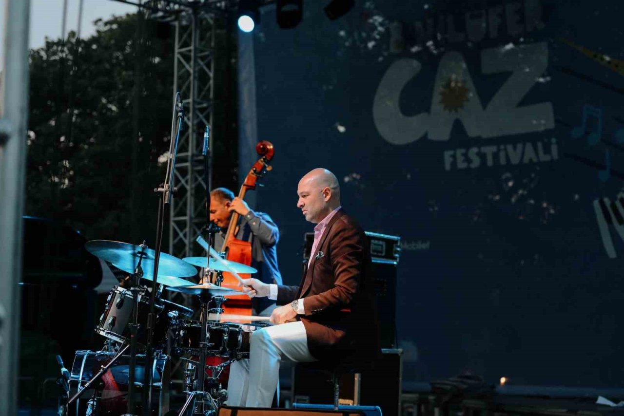 Ormanda caz müzikle keyifli gece