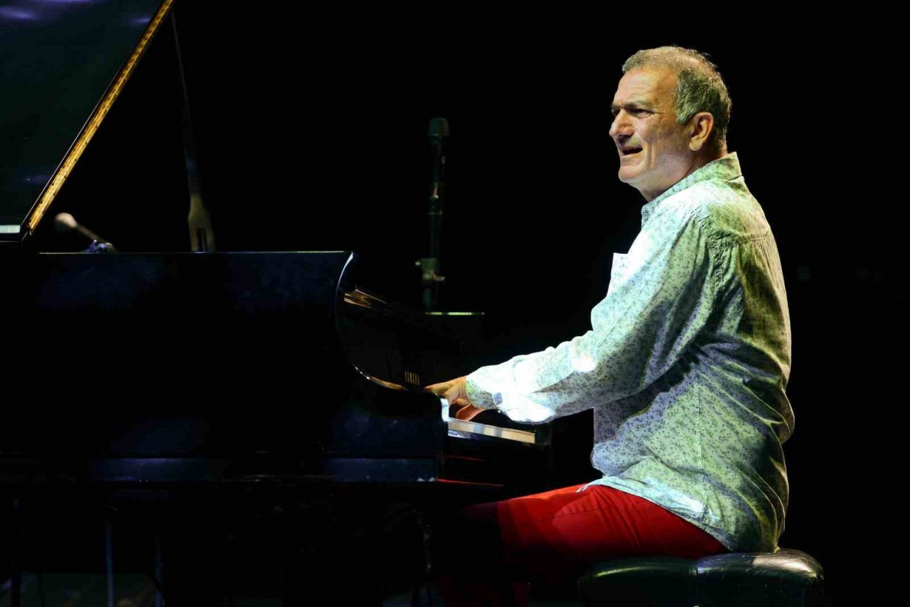 Ormanda caz müzikle keyifli gece