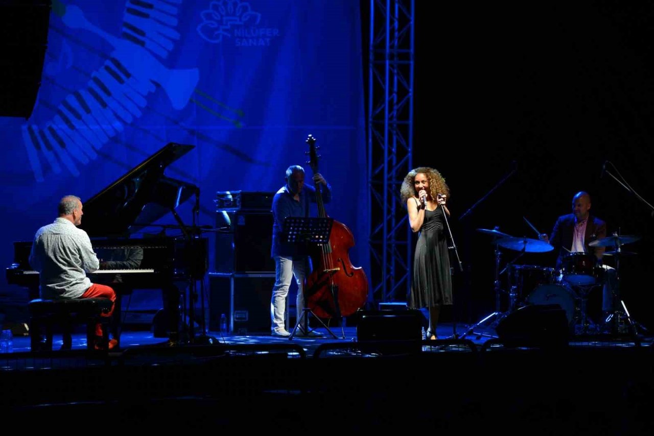 Ormanda caz müzikle keyifli gece