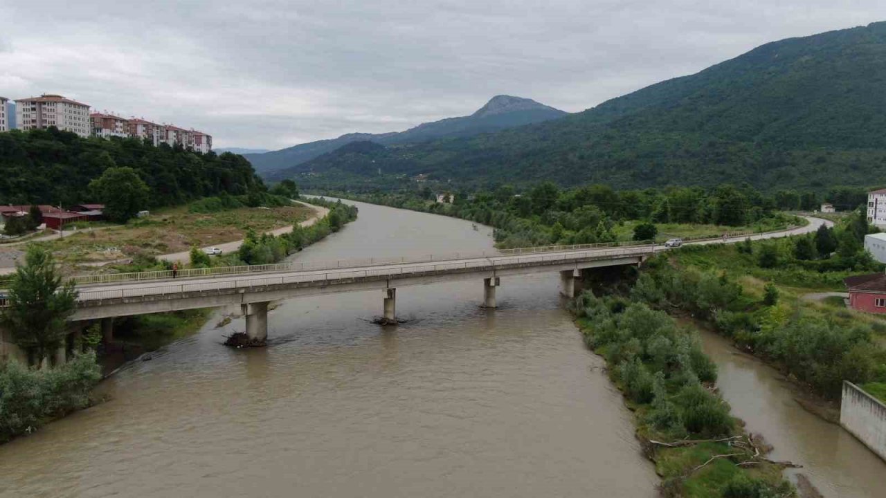 Akıntıya kapılan kadın hayatını kaybetti