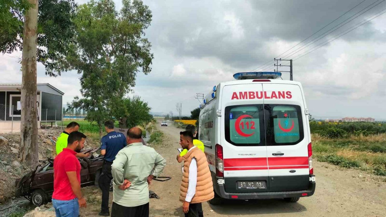 Kontrolden çıkan otomobil sulama kanalına uçtu: 2 yaralı