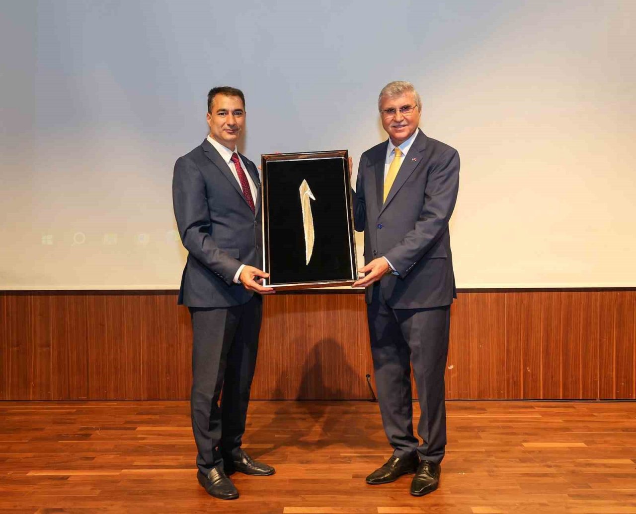 Miniklerin sevincine ortak olan Yüce’den mesaj: “Çocuk gülerse dünya güler”