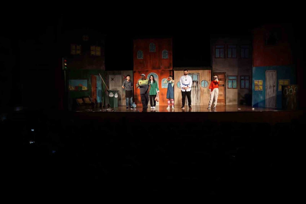 ’Çöp Avcısı’ miniklerle buluştu